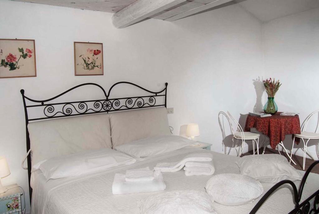 B&B Al Castello Fabro Habitación foto